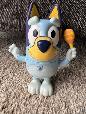 VTech Bluey Shake It Interactive Learning Toy for Preschoolers